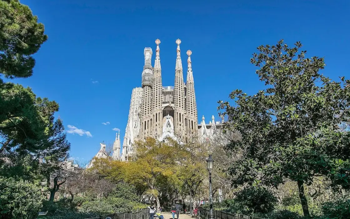 Современные квартиры в Барселоне у Саграда Фамилия 2-4 спальни