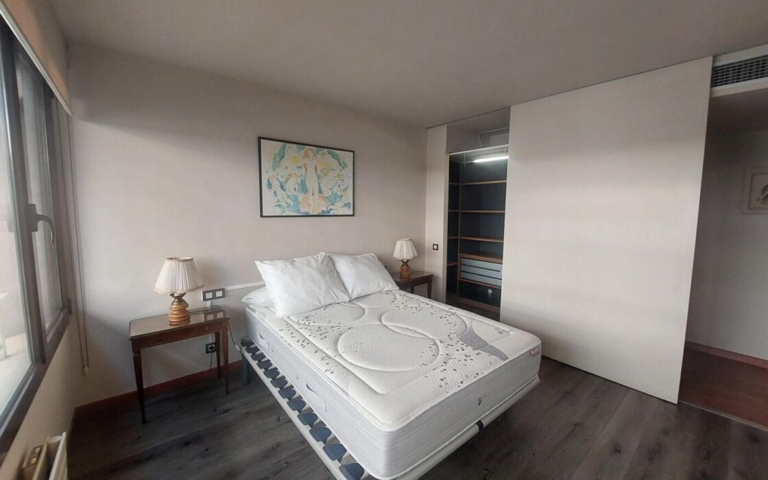 Елегантна квартира 90 кв.м в престижному районі Барселони