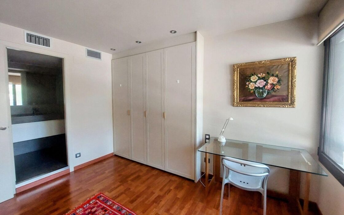 Елегантна квартира 90 кв.м в престижному районі Барселони