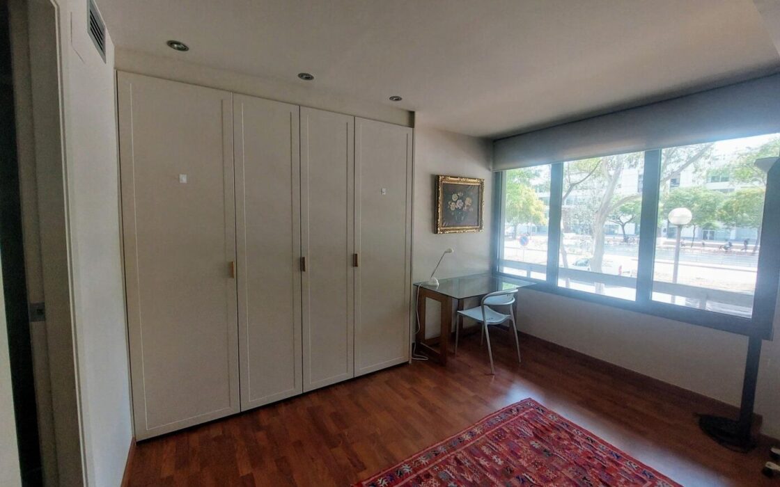 Елегантна квартира 90 кв.м в престижному районі Барселони