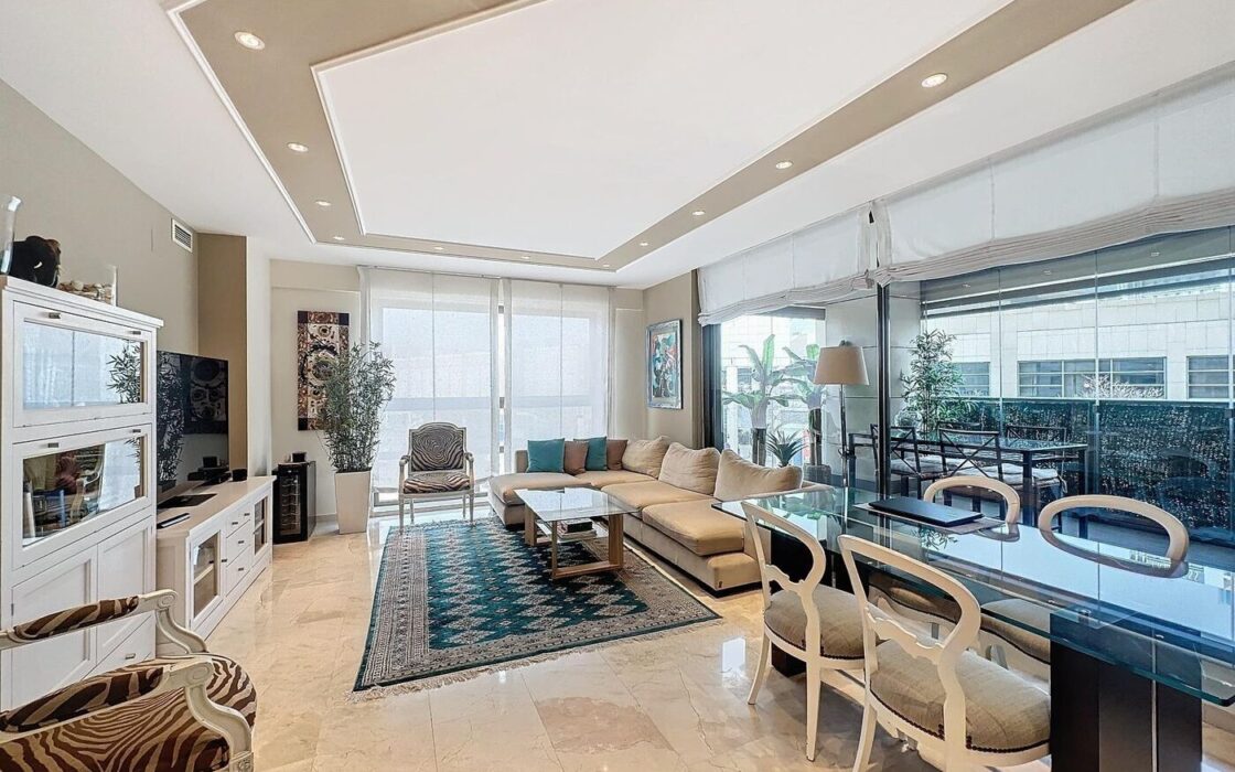 Квартира 3 кімнати в Барселоні біля моря з терасою 30 кв.м