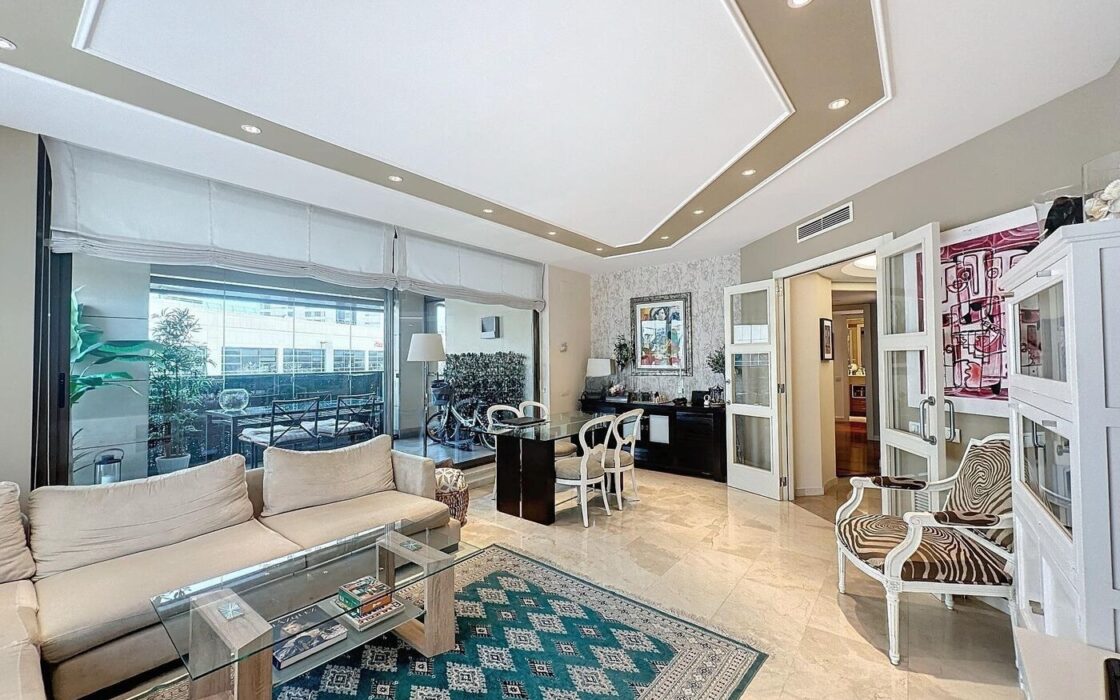 Квартира 3 кімнати в Барселоні біля моря з терасою 30 кв.м