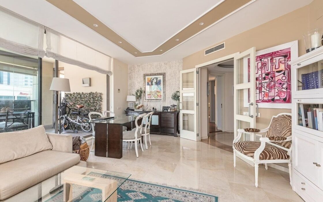 Квартира 3 кімнати в Барселоні біля моря з терасою 30 кв.м