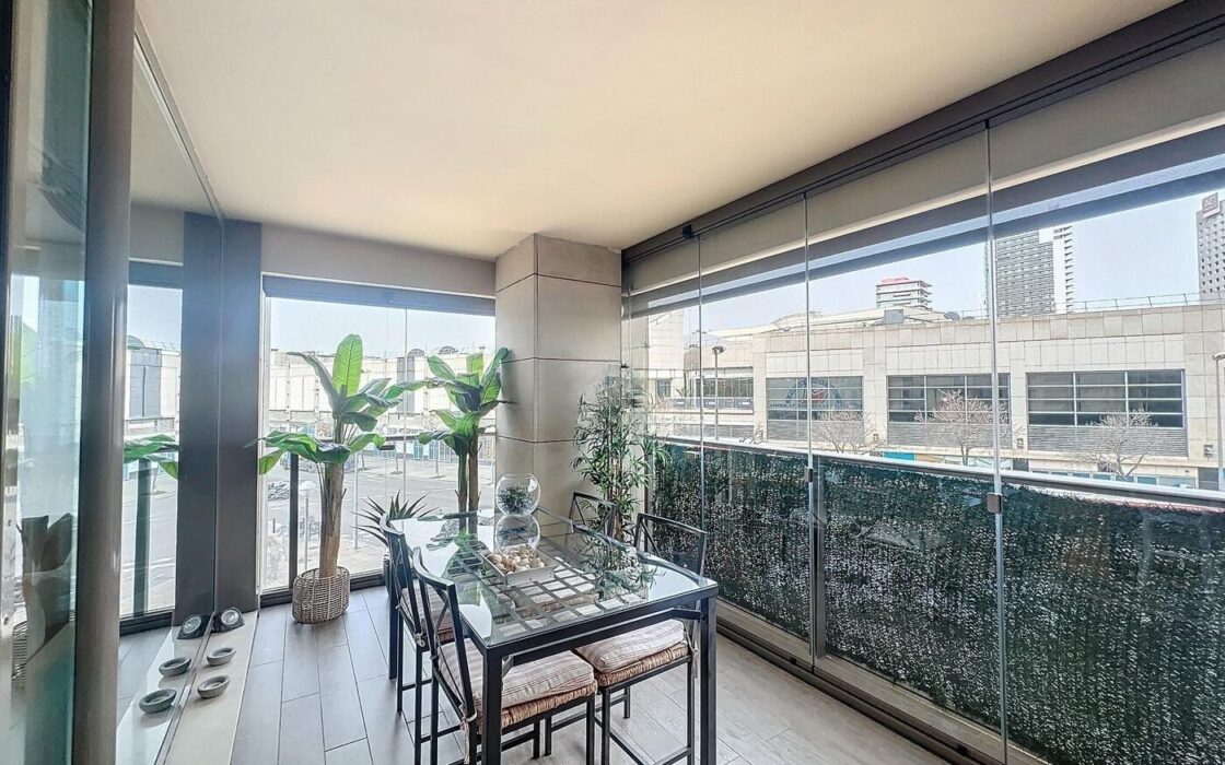 Квартира 3 кімнати в Барселоні біля моря з терасою 30 кв.м