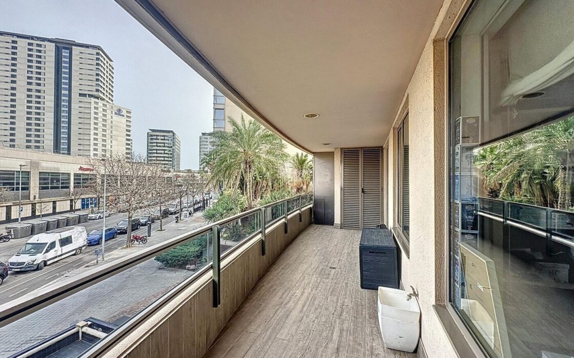 Квартира 3 кімнати в Барселоні біля моря з терасою 30 кв.м