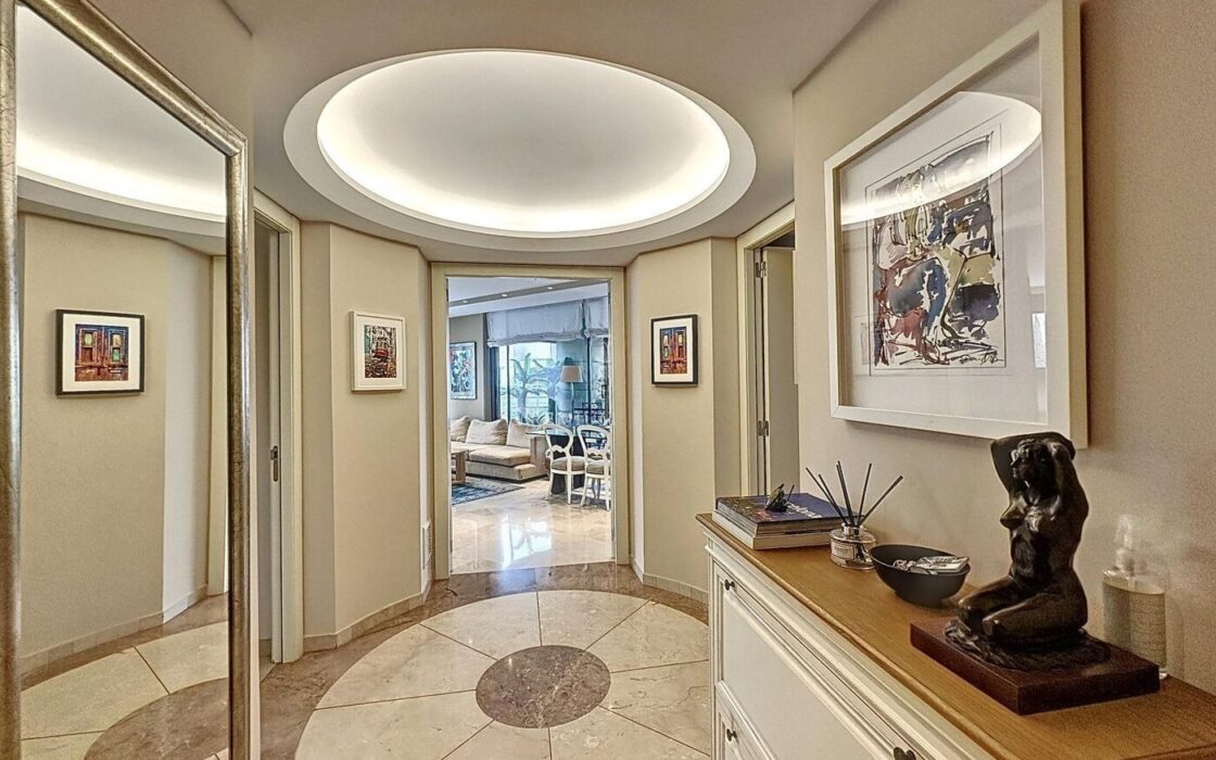 Квартира 3 кімнати в Барселоні біля моря з терасою 30 кв.м