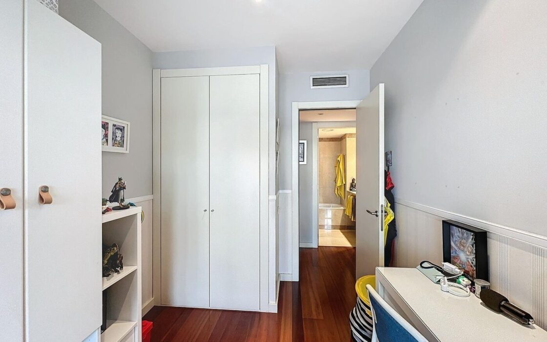 Квартира 3 кімнати в Барселоні біля моря з терасою 30 кв.м