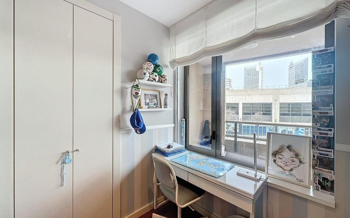 Квартира 3 кімнати в Барселоні біля моря з терасою 30 кв.м