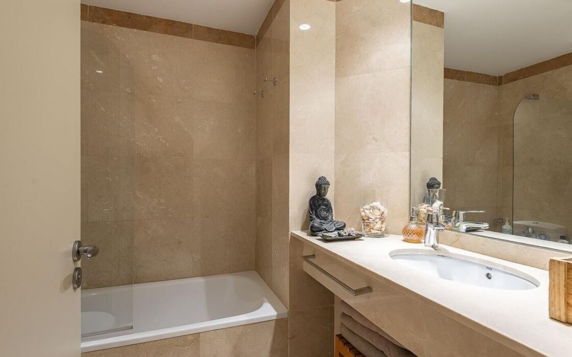 Квартира 3 кімнати в Барселоні біля моря з терасою 30 кв.м