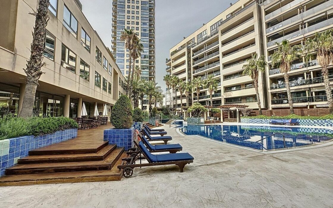 Квартира 3 кімнати в Барселоні біля моря з терасою 30 кв.м