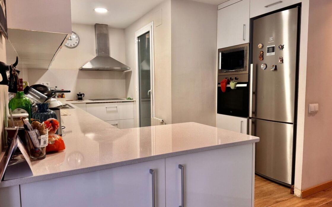 Квартира 86 кв.м з 4 спальнями у Сагради Фамілія Барселона