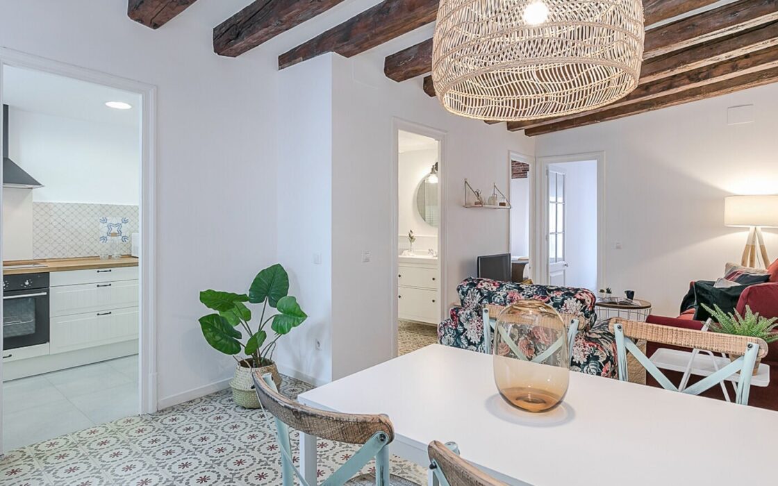 Квартира 67 кв.м з балконом у Барселоні на вулиці Lluna