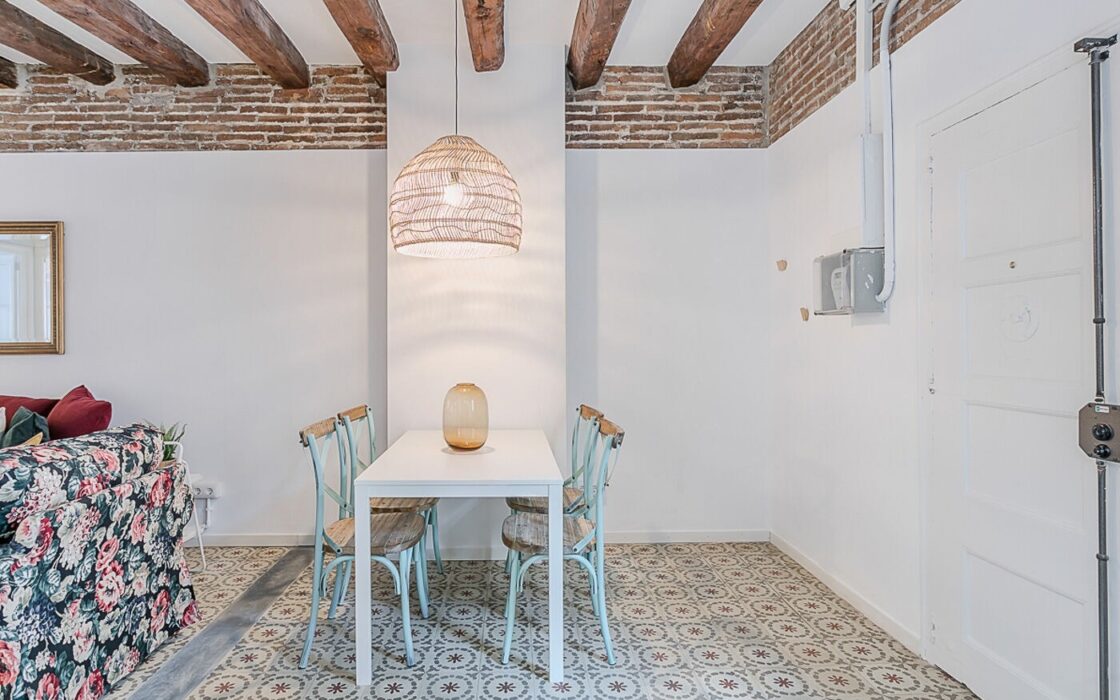 Квартира 67 кв.м з балконом у Барселоні на вулиці Lluna