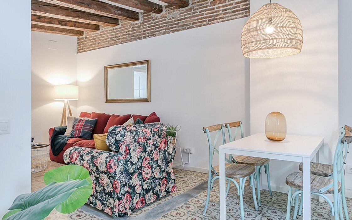 Квартира 67 кв.м з балконом у Барселоні на вулиці Lluna