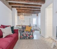 Квартира 67 кв.м з балконом у Барселоні на вулиці Lluna