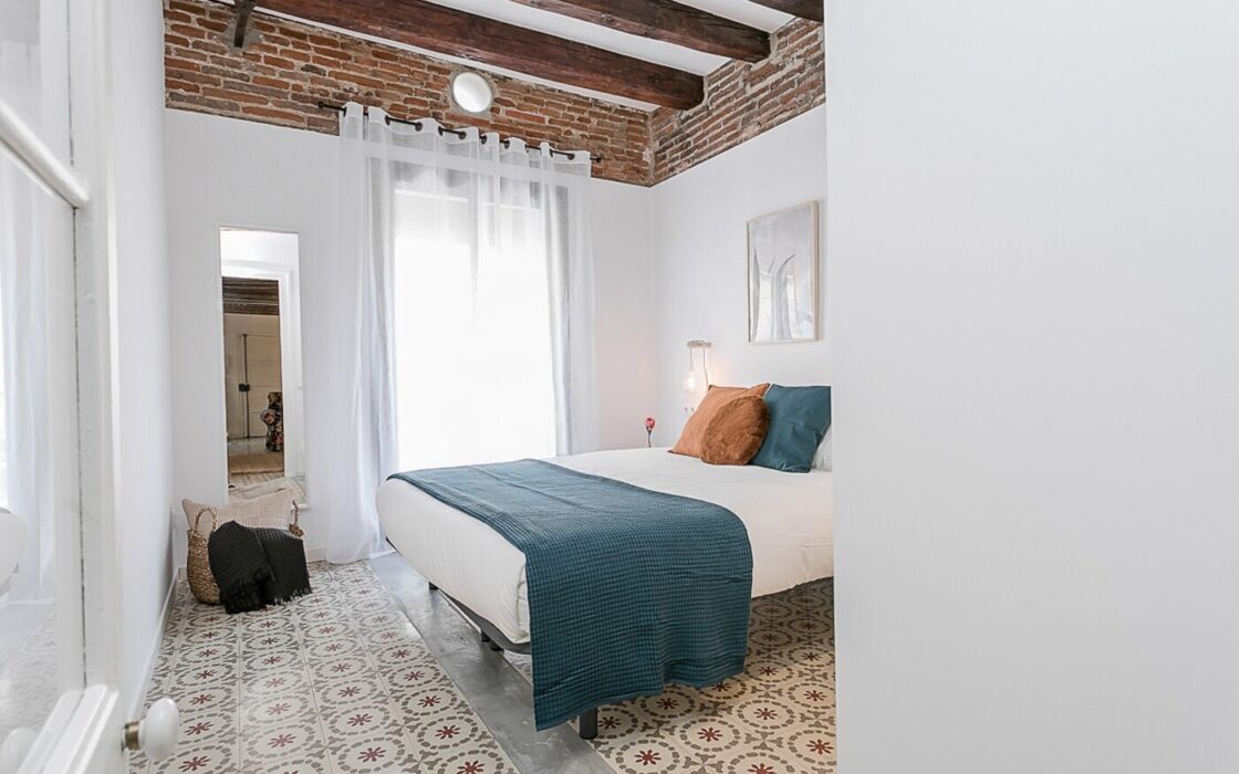 Квартира 67 кв.м з балконом у Барселоні на вулиці Lluna