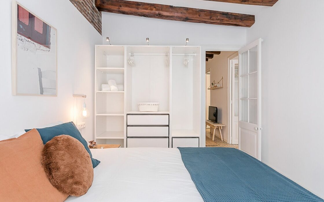 Квартира 67 кв.м з балконом у Барселоні на вулиці Lluna