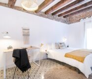 Квартира 67 кв.м з балконом у Барселоні на вулиці Lluna