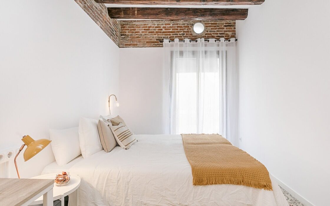 Квартира 67 кв.м з балконом у Барселоні на вулиці Lluna