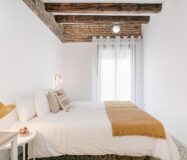 Квартира 67 кв.м з балконом у Барселоні на вулиці Lluna