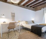 Квартира 67 кв.м з балконом у Барселоні на вулиці Lluna