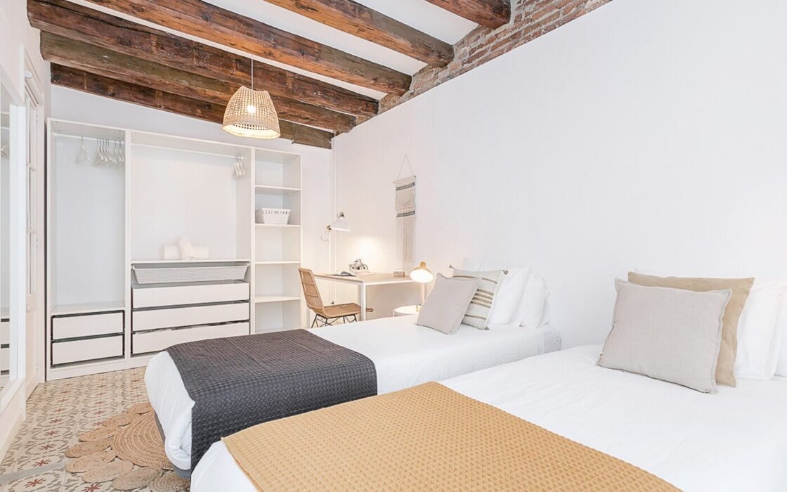 Квартира 67 кв.м з балконом у Барселоні на вулиці Lluna