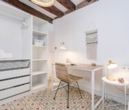 Квартира 67 кв.м з балконом у Барселоні на вулиці Lluna