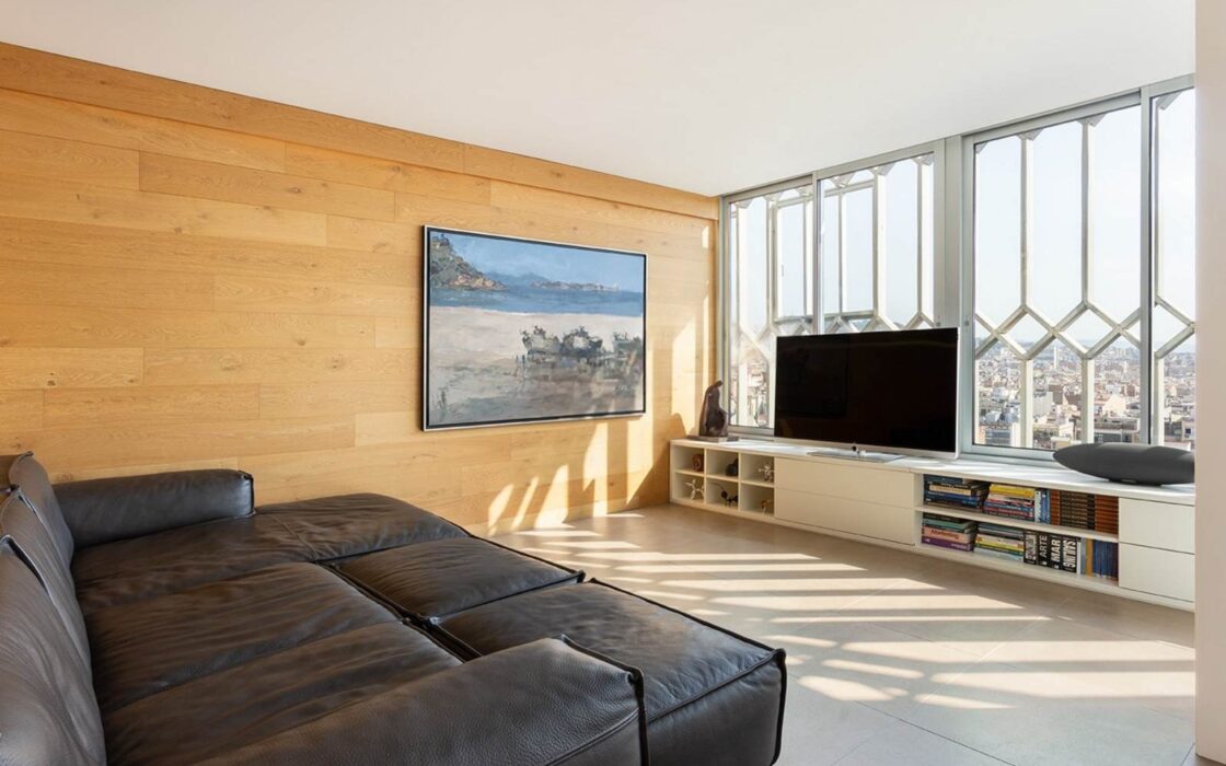 Ексклюзивна квартира з панорамними видами на Барселону 100 кв.м