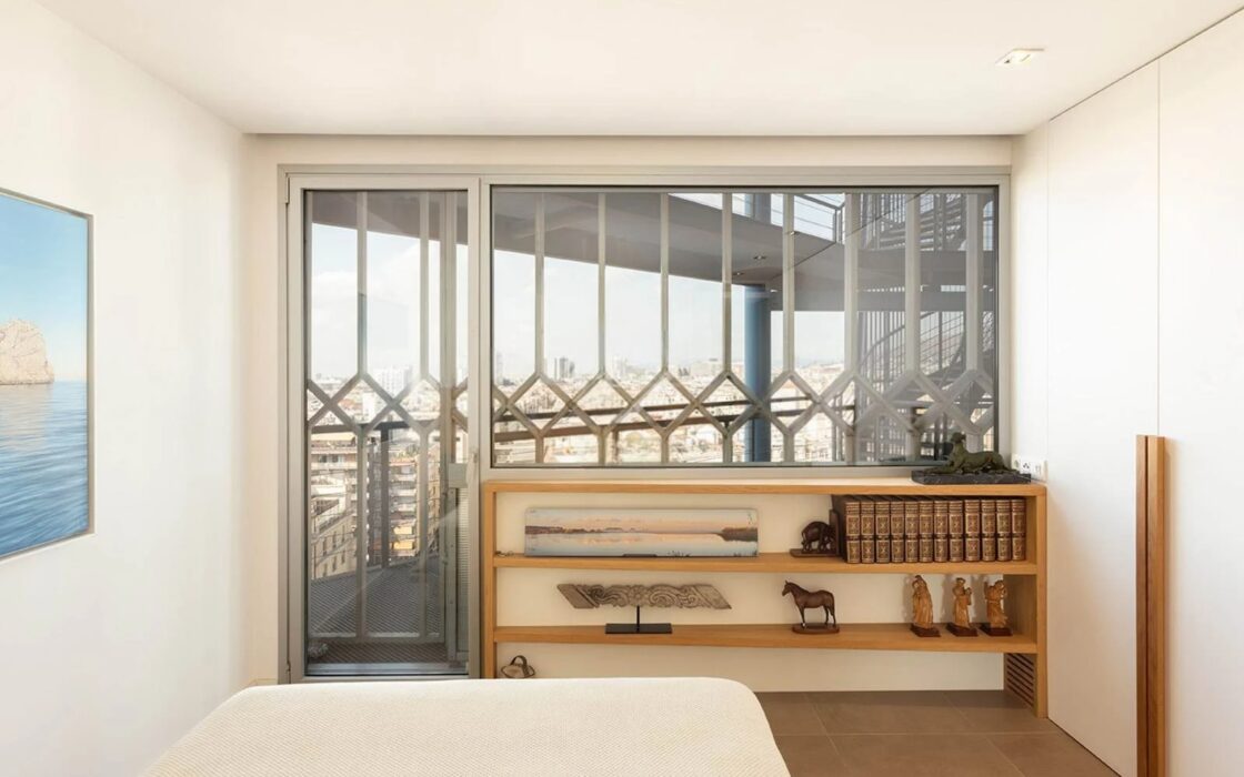 Ексклюзивна квартира з панорамними видами на Барселону 100 кв.м