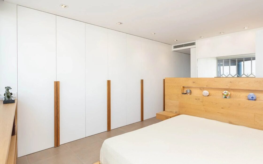 Ексклюзивна квартира з панорамними видами на Барселону 100 кв.м