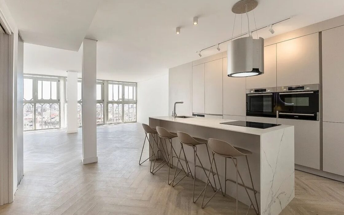 Ексклюзивна квартира 95 кв.м з панорамними видами в Барселоні