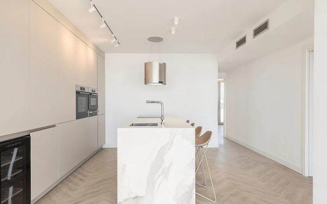 Ексклюзивна квартира 95 кв.м з панорамними видами в Барселоні