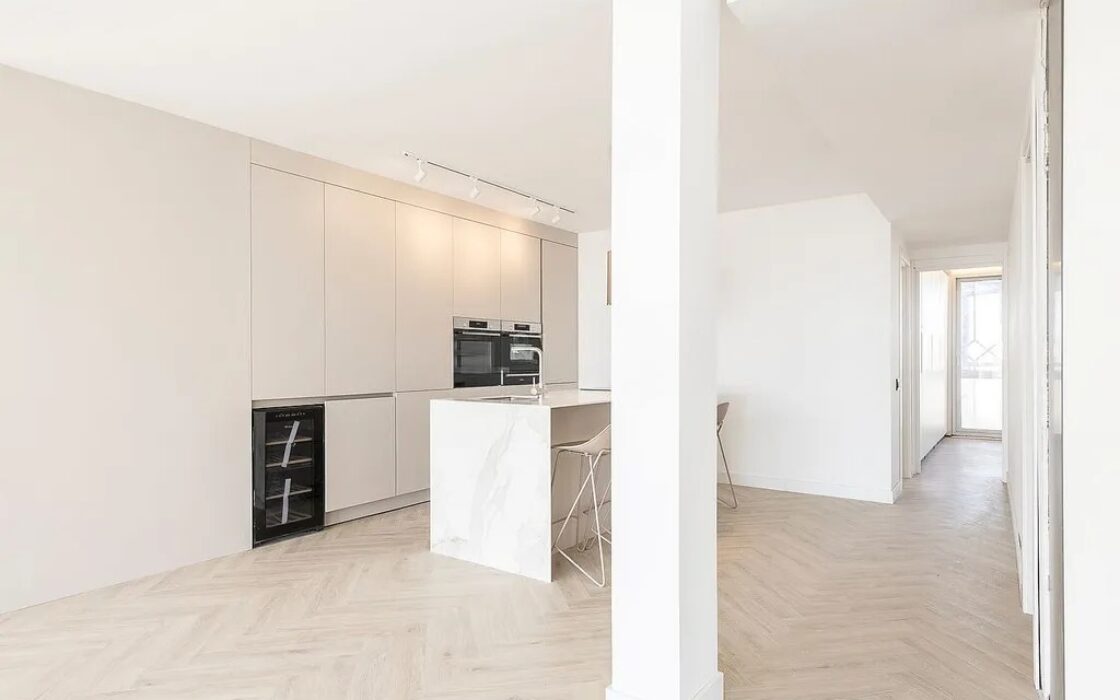 Ексклюзивна квартира 95 кв.м з панорамними видами в Барселоні