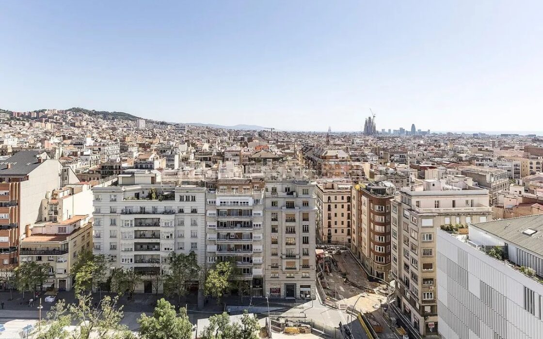 Ексклюзивна квартира 95 кв.м з панорамними видами в Барселоні