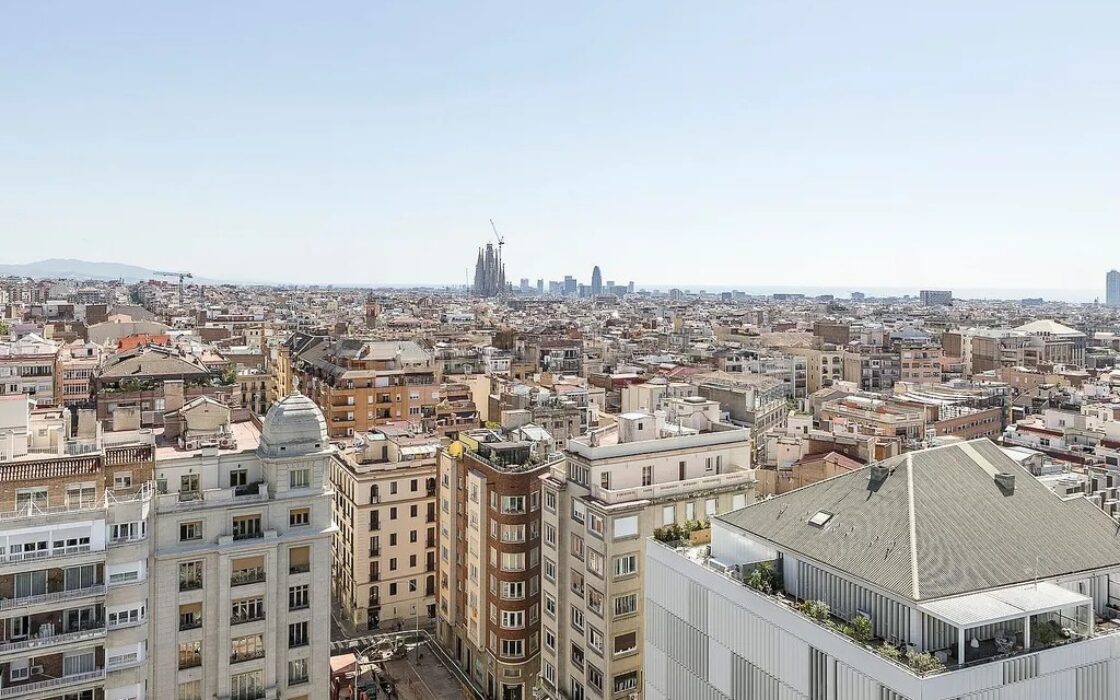 Ексклюзивна квартира 95 кв.м з панорамними видами в Барселоні
