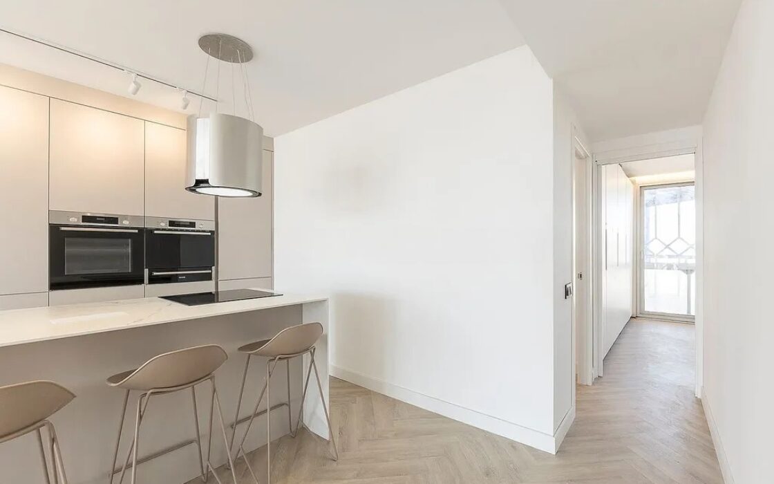 Ексклюзивна квартира 95 кв.м з панорамними видами в Барселоні