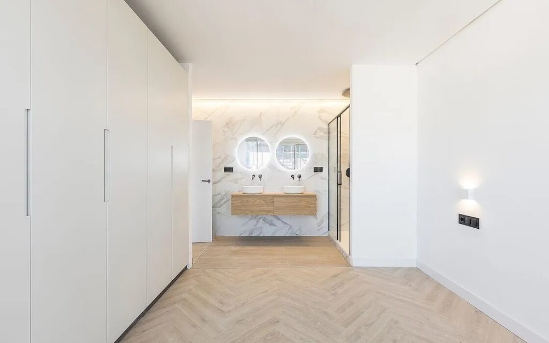 Ексклюзивна квартира 95 кв.м з панорамними видами в Барселоні