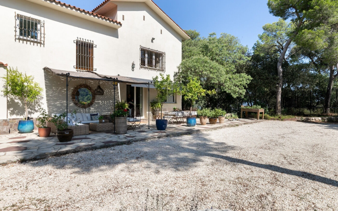 Ексклюзивний будинок в Ла Флоресте з терасами та панорамним видом