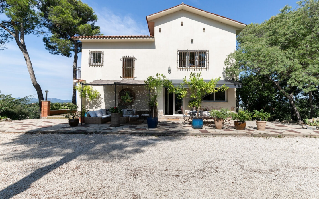 Ексклюзивний будинок в Ла Флоресте з терасами та панорамним видом