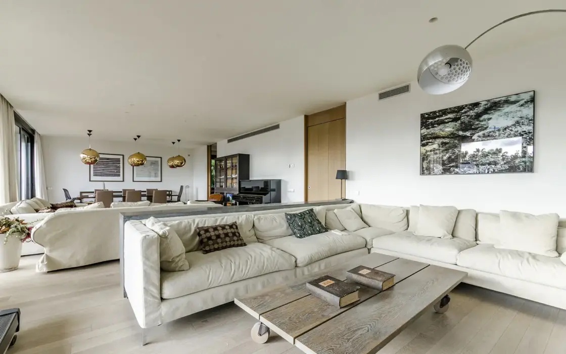 Елітна квартира 300 кв.м з терасою в Педральбесі Барселони