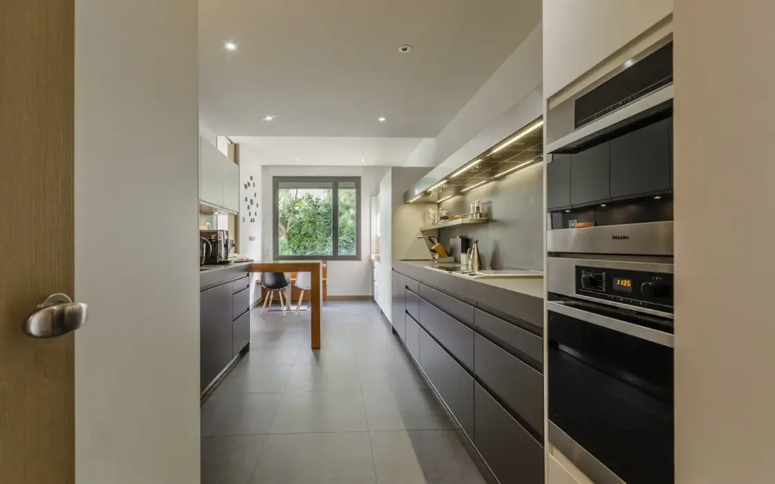 Елітна квартира 300 кв.м з терасою в Педральбесі Барселони