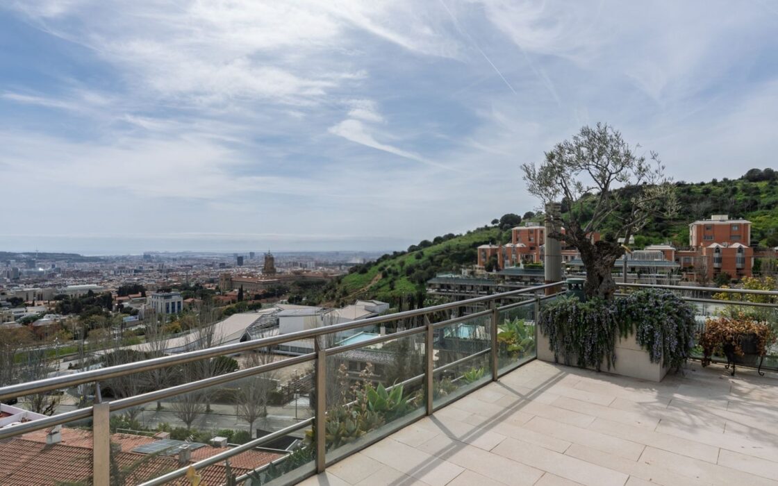 Ексклюзивний пентхаус з терасами в Барселоні 160 кв.м