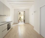 Реновированная квартира с балкон в Побле Сек, Барселона 54 кв.м.