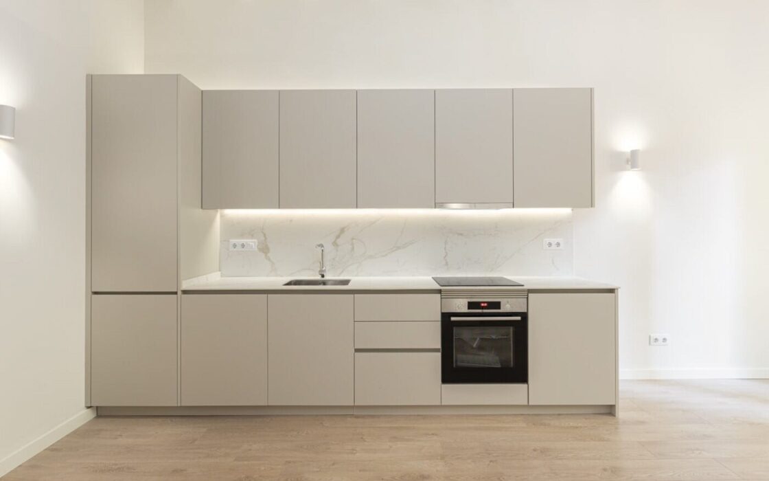 Реновированная квартира с балкон в Побле Сек, Барселона 54 кв.м.