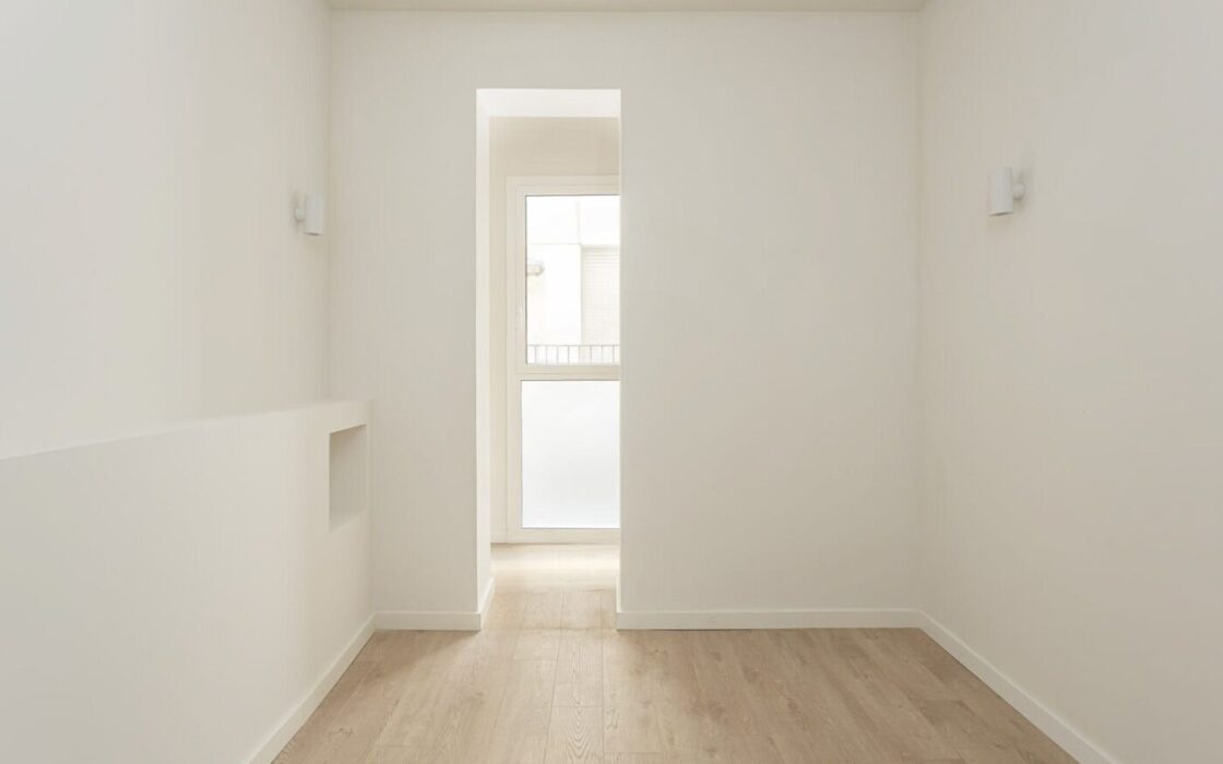 Реновированная квартира с балкон в Побле Сек, Барселона 54 кв.м.