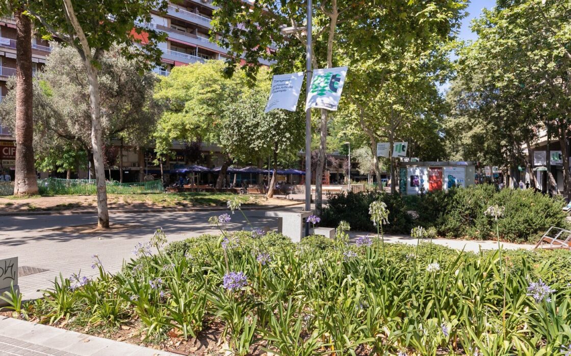 Реновированная квартира с балкон в Побле Сек, Барселона 54 кв.м.