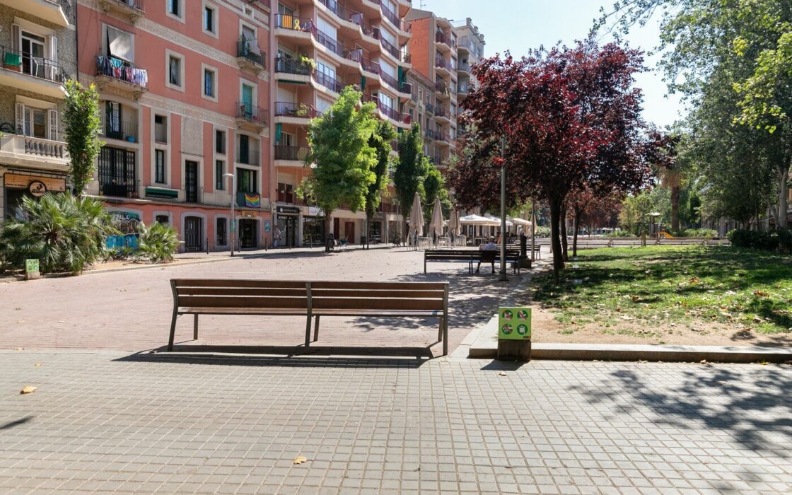 Реновированная квартира с балкон в Побле Сек, Барселона 54 кв.м.