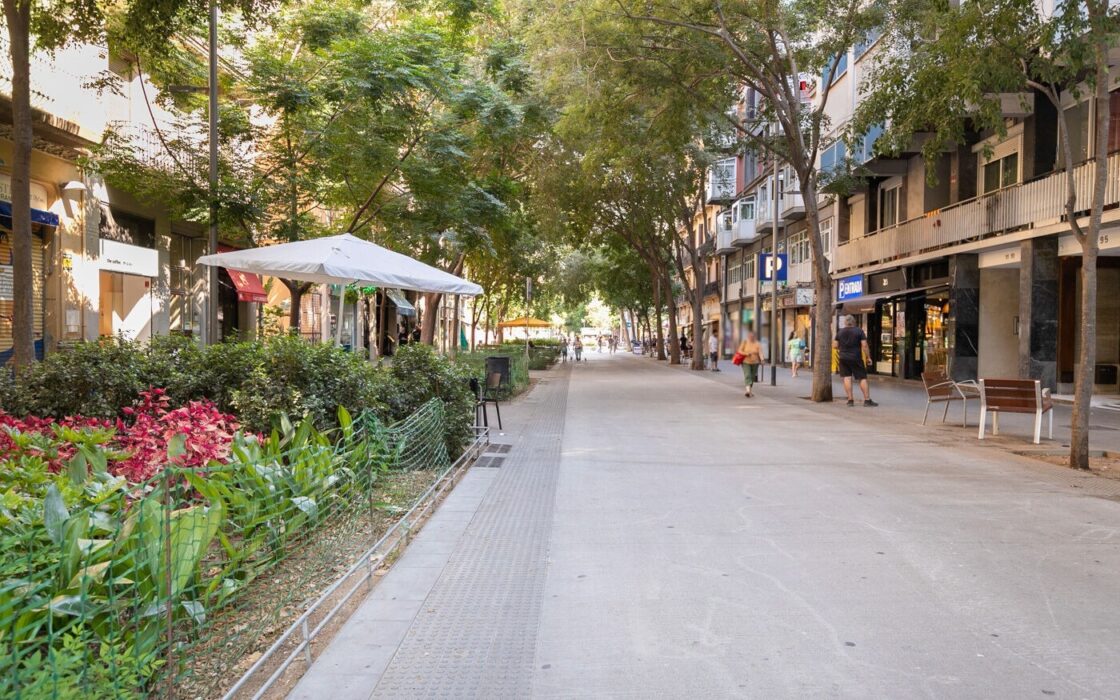 Реновированная квартира с балкон в Побле Сек, Барселона 54 кв.м.