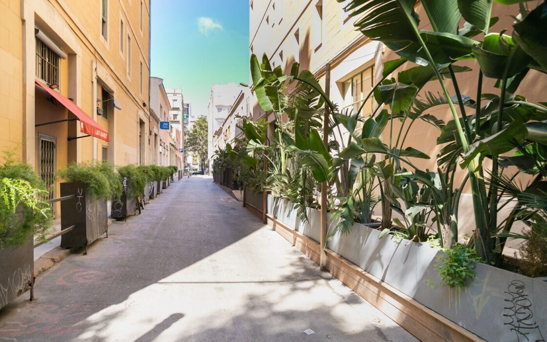 Реновированная квартира с балкон в Побле Сек, Барселона 54 кв.м.