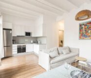 Отремонтированная квартира в Барселоне у моря, 2 комнаты